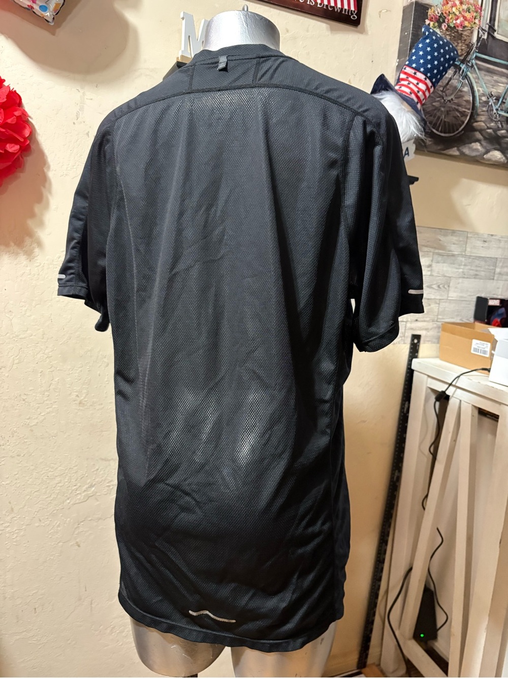 Nike Black Short Sleeve Athletic Tee with Swoosh - Picture 2 of 4